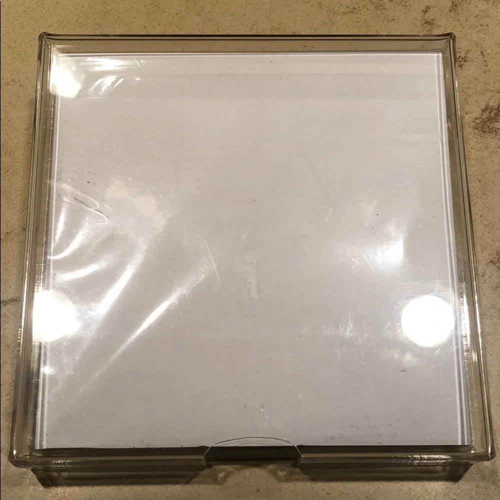 Square 6 x 6” pack of palate in an acrylic holder